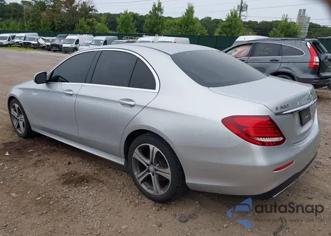 2017 Mercedes-Benz E 300 4Matic z USA, uszkodzony, nr VIN WDDZF4KB3HA208770